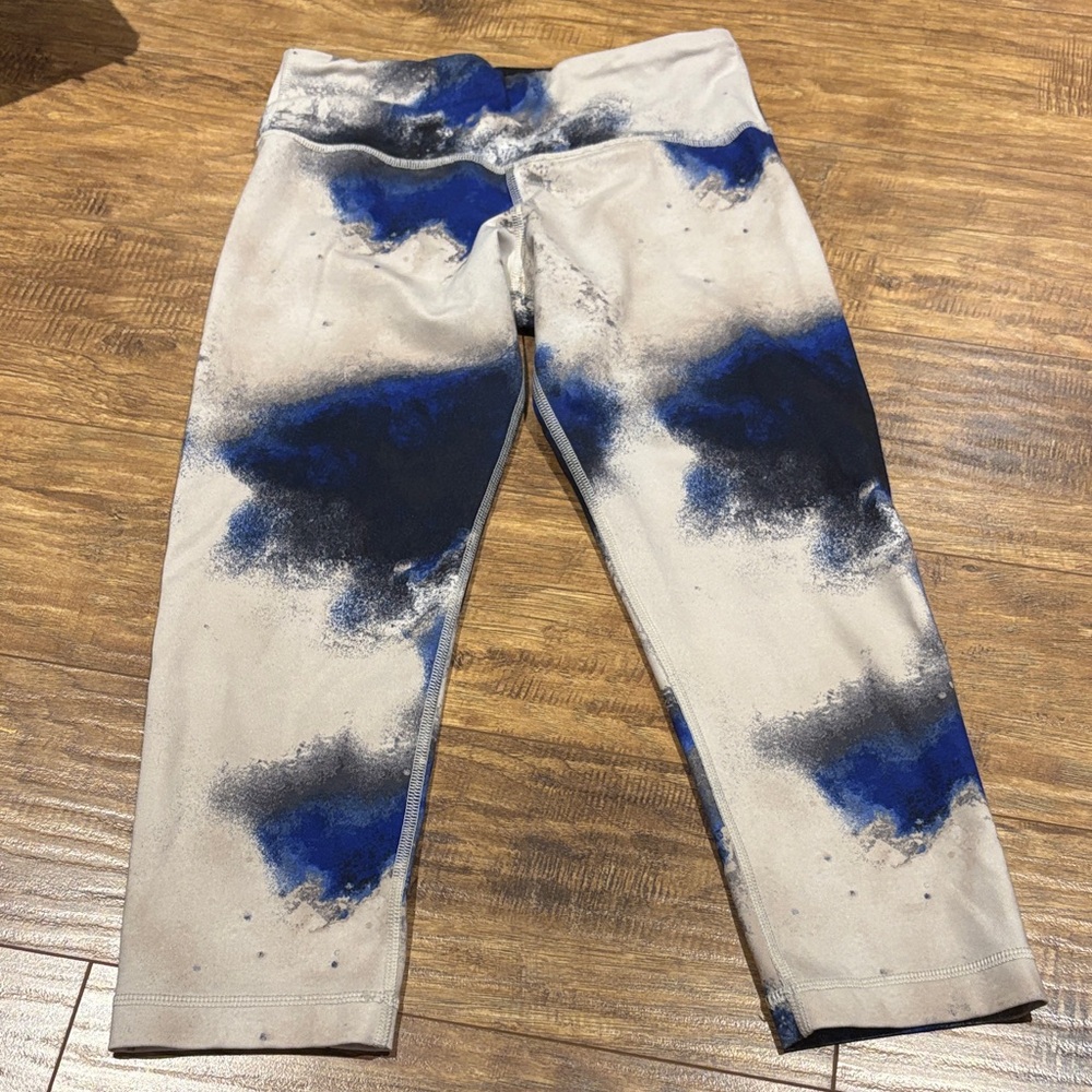 Lululemon Athletica Cream and Blue Patterned cropped Leggings